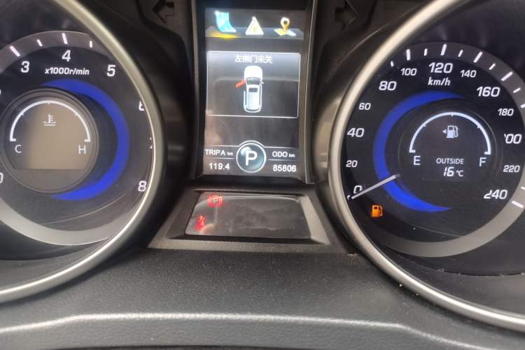 Used CHANGAN CS75 2014 1.8T Automatic Elite Model China IV Standard Odometer Close Up