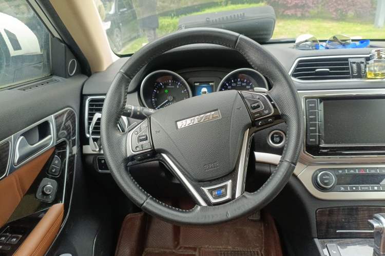 Used Haval H6 Coupe 2015 Blue Label 2.0T Automatic Two-Wheel Drive Prestige Model Steering Wheel