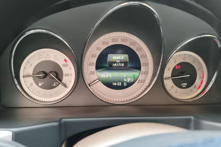 Used Mercedes-Benz GLK-Class 2015 GLK 300 4MATIC Fashion Edition Ultimate Version Odometer Close Up