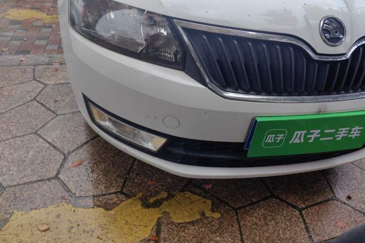 Used Skoda Rapid 2013 1.6L Manual Smart Selection Model Right Front Headlight