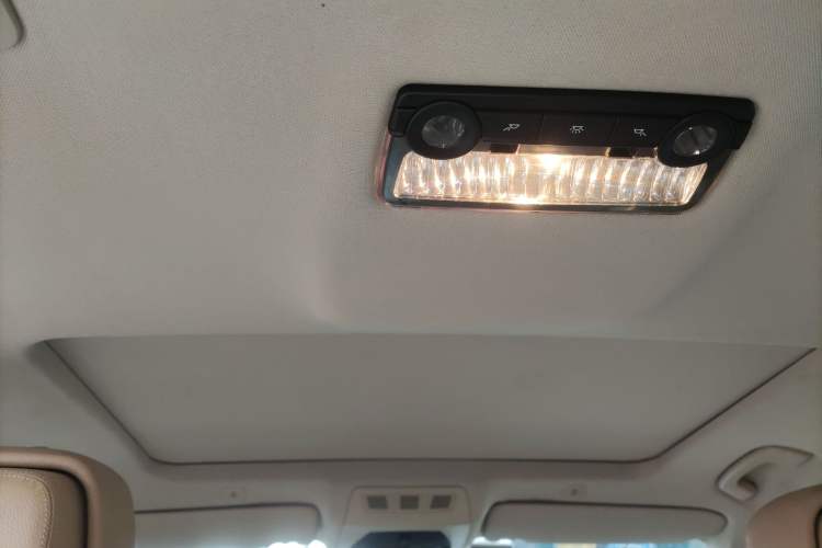 Used BMW 5 Series 2012 530Li Leading Model