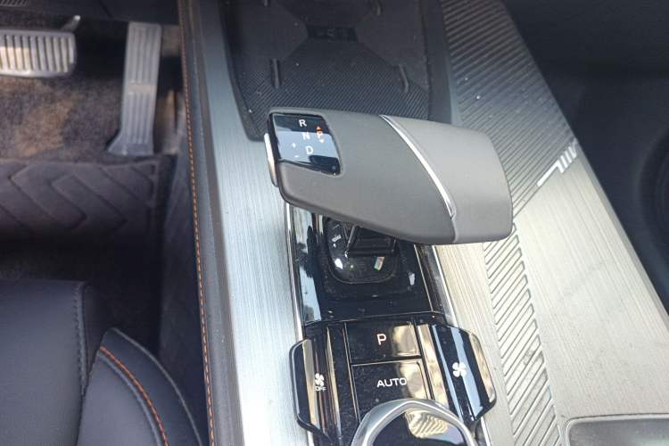 Used CHANGAN OSHAN Z6 New Energy 2023 ZhiDian iDD 150KM Flagship PLUS Smart Parking Edition
