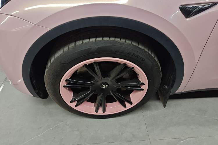 Used Tesla Model Y 2024 Long-Range All-Wheel-Drive Version
