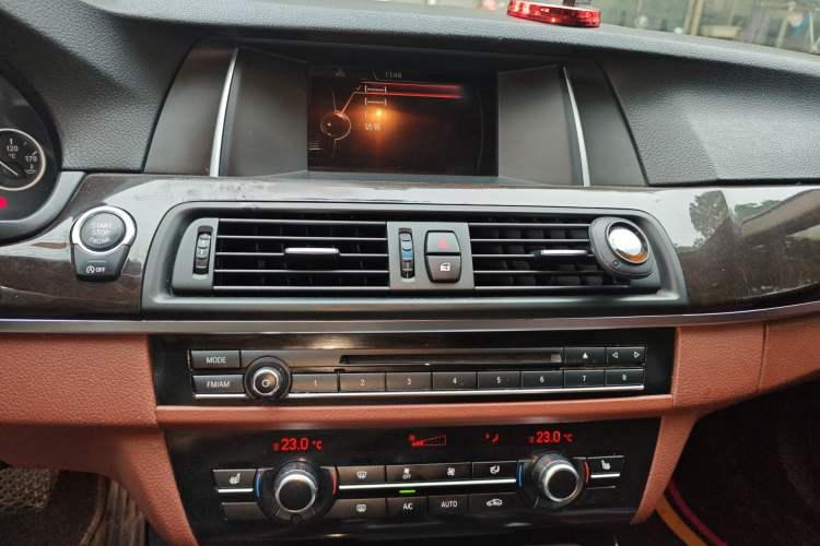 Used BMW 5 Series 2014 525Li Leading Model Audio And AC Panel