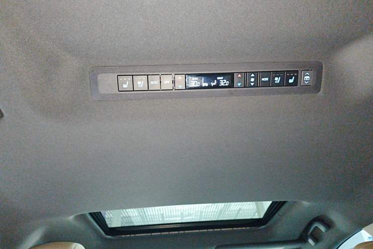 Used Toyota Granvia 2022 2.5L Hybrid Prestige Edition