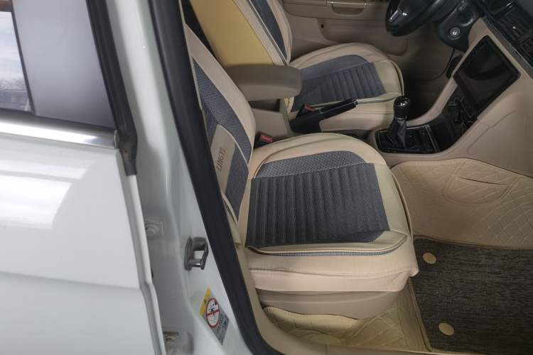 Used Volkswagen Bora 2014 1.6L Manual Comfort Model Right Front Seat