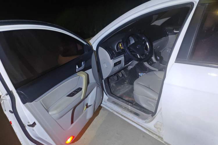 Used Geely Auto Emgrand 2015 Sedan 1.5L Manual - Top Trim Level Driver Seat