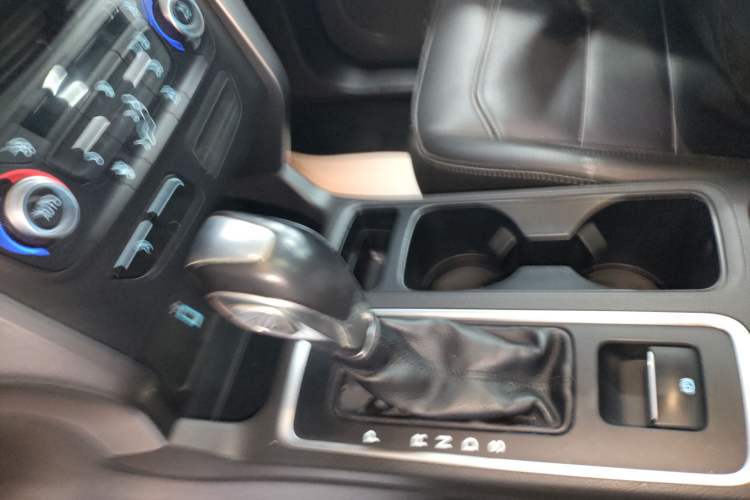 Used Ford Kuga 2018 EcoBoost 180 Two-Wheel-Drive Platinum Edition
