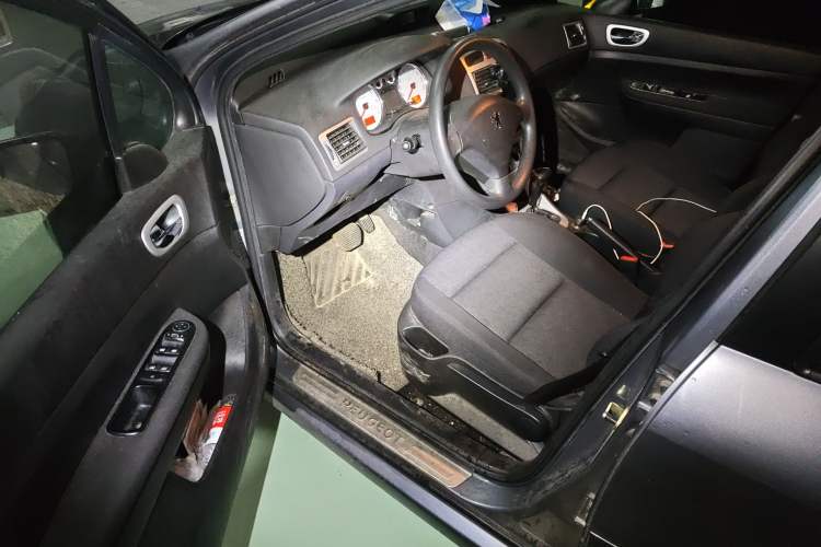 Used Peugeot 307 2010 Sedan 1.6L Automatic Luxury Edition
