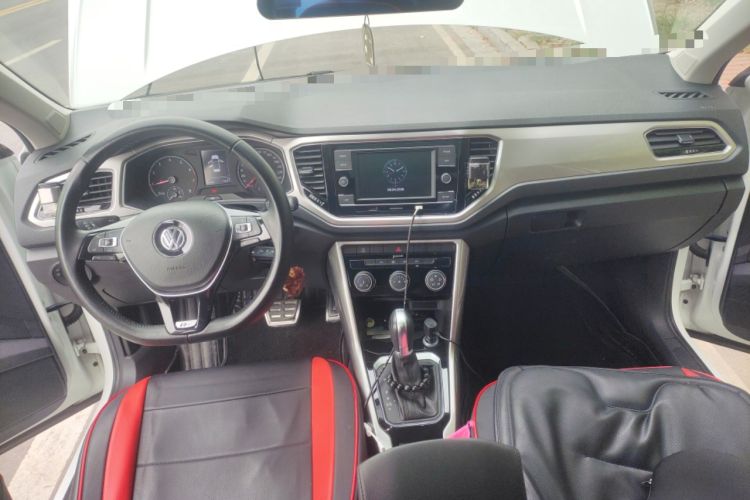 Used Volkswagen T-ROC 2019 230TSI DSG Two-Wheel-Drive Advanced Version China VI Standard Center Console