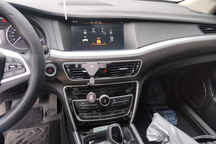 Used Geely Auto Emgrand GT 2018 1.8T Zunshang Zhiling Edition Audio And AC Panel