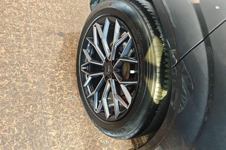 Used CHANGAN OSHAN Z6 2023 Blue Whale 1.5T DCT Smart-Led City Edition