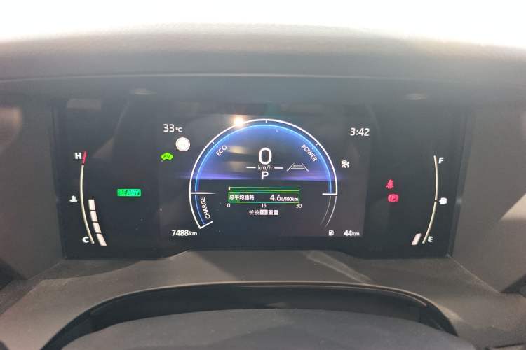 Used Toyota Camry 2024 Dual-Motor 2.0 HGVP Luxury Edition
