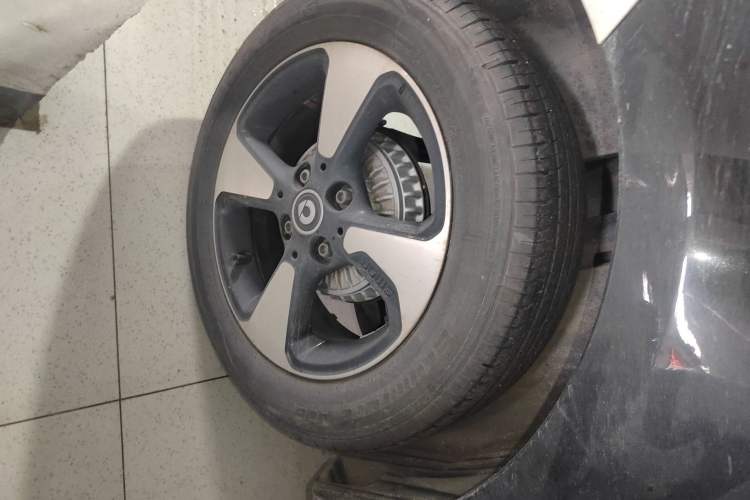 Used smart fortwo 2018 1.0L 52kW Hardtop Passion Edition China V Standard Right Rear Wheel Hub