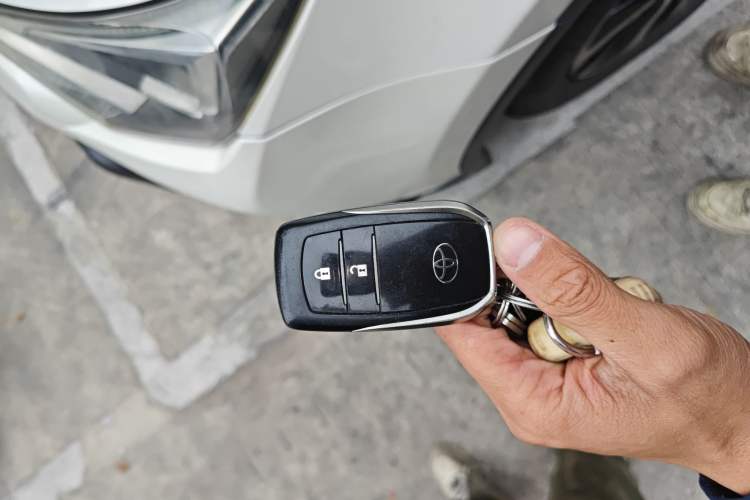 Used Toyota RAV4 2016 2.0L CVT Two-Wheel Drive Fashion Edition China V Standard