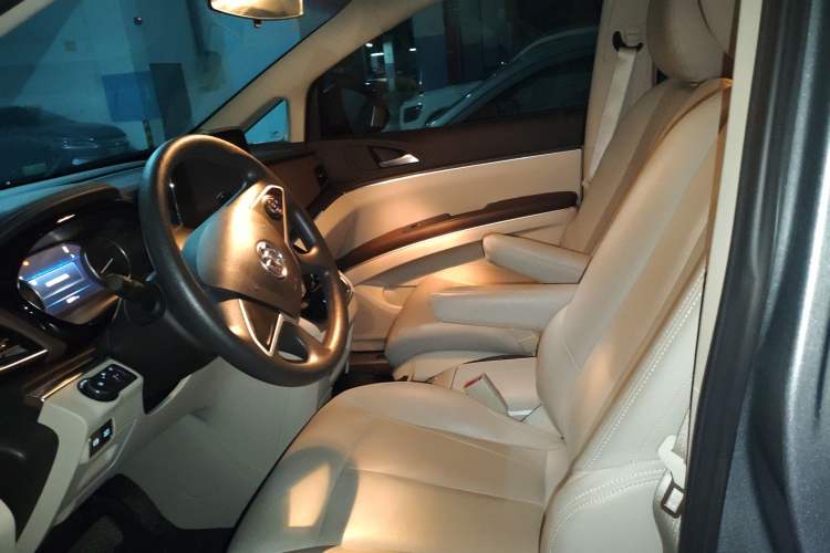 Used Buick GL8 2023 Land Executive Class Comfort Model
