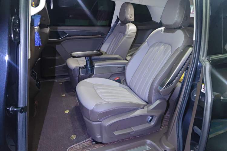 Used Volkswagen Viloran 2024 380TSI Luxury Edition Left Rear Seat