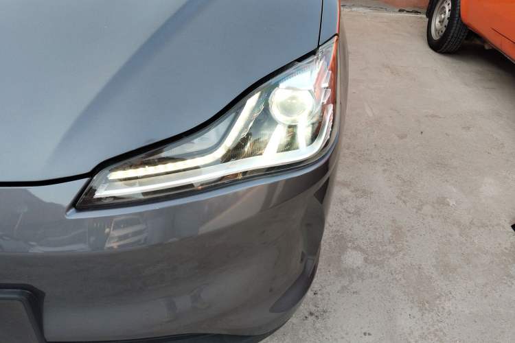 Used NETA V 2022 Standard Range Industry Custom Edition Left Front Headlight