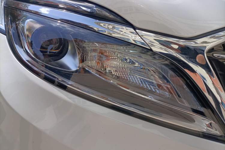 Used Buick GL8 2017 ES 28T Comfort Model China V Standard Right Front Headlight