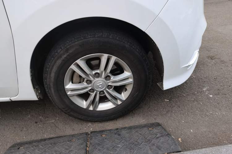 Used SAIC MAXUS G10 2018 PLUS 1.9T Manual Elite Edition Diesel Right Front Wheel Hub