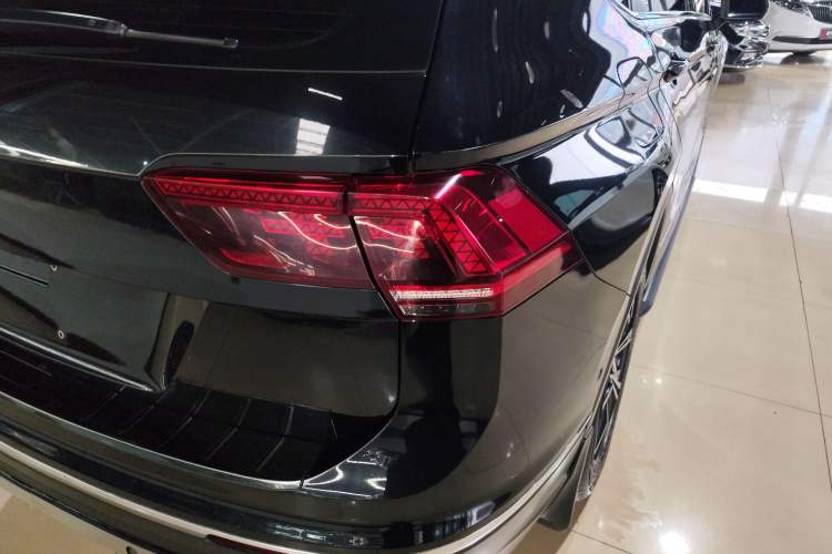 Used Volkswagen Tiguan L 2019 380TSI Automatic All-Wheel Drive Luxury Edition with 7 Seats China VI Standard
