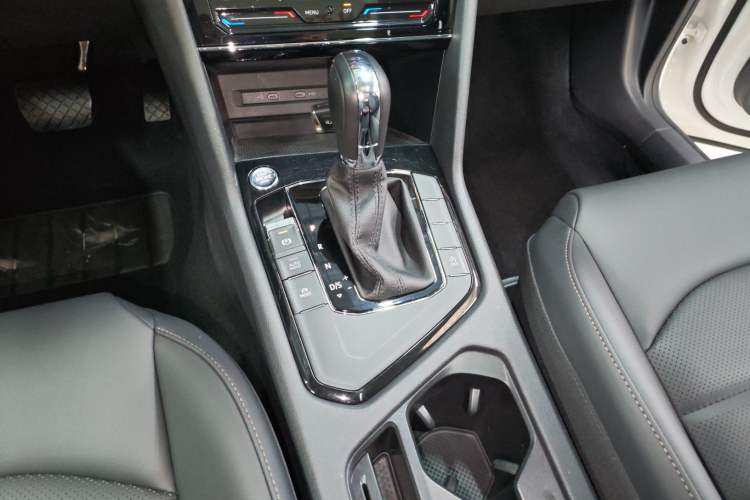 Used Volkswagen Tharu 2022 330TSI Four-Wheel Drive Luxury Edition Gear Lever