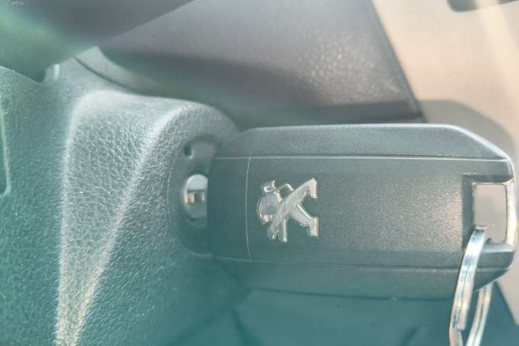 Used Peugeot 301 2016 1.6L Manual Comfort Edition
