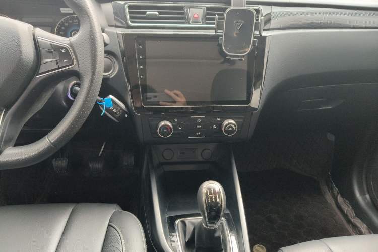 Used Dongfeng Fengon 580 2021 Revised ☆ Star Edition 1.8L Manual Elite Version Audio And AC Panel