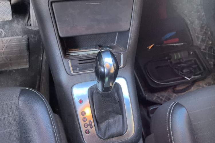 Used Volkswagen Tiguan 2016 300TSI Automatic Two-Wheel Drive Trend Edition Gear Lever