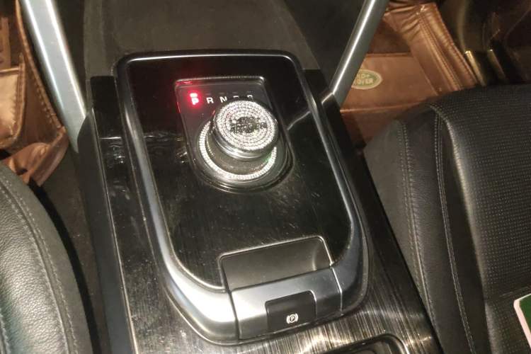 Used Land Rover Discovery Sport 2017 2.0T SE Gear Lever