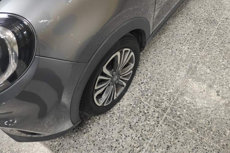 Used Leapmotor T03 2021 400 Lite Edition - Lithium-Ion Battery Left Front Wheel Hub