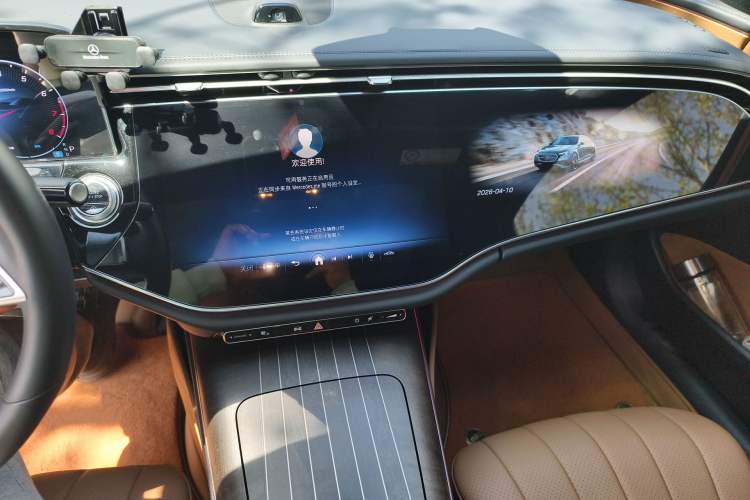 Used Mercedes-Benz E-Class 2024 Facelift E 300 L Luxury Edition Audio And AC Panel