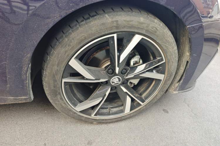 Used Skoda Octavia 2022 PRO TSI280 Luxury Edition Right Front Wheel Hub