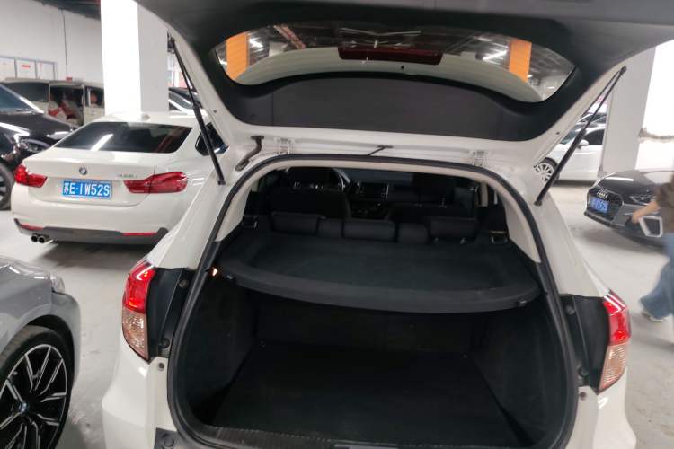 Used Honda Vezel 2017 1.5L CVT 2WD Comfort Model Trunk