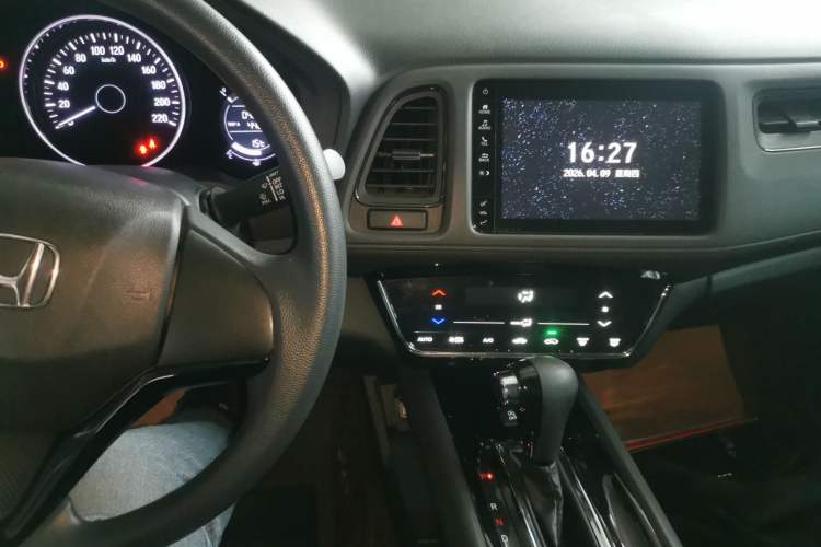 Used Honda Vezel 2020 220 TURBO CVT Elite Edition Audio And AC Panel