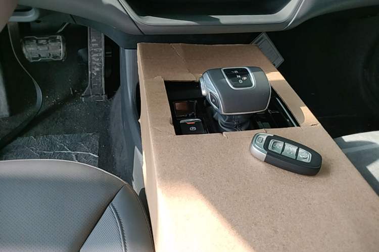 Used Hongqi E-QM5 2022 431 km Charge & Enjoy Edition
