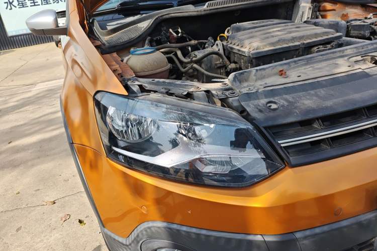 Used Volkswagen Polo 2014 1.6L Cross Polo Automatic Right Front Headlight