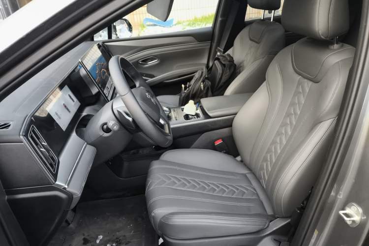 Used BYD Song L DM-i 2025 Intelligent Driving Version 112 km Beyond-Range Type
