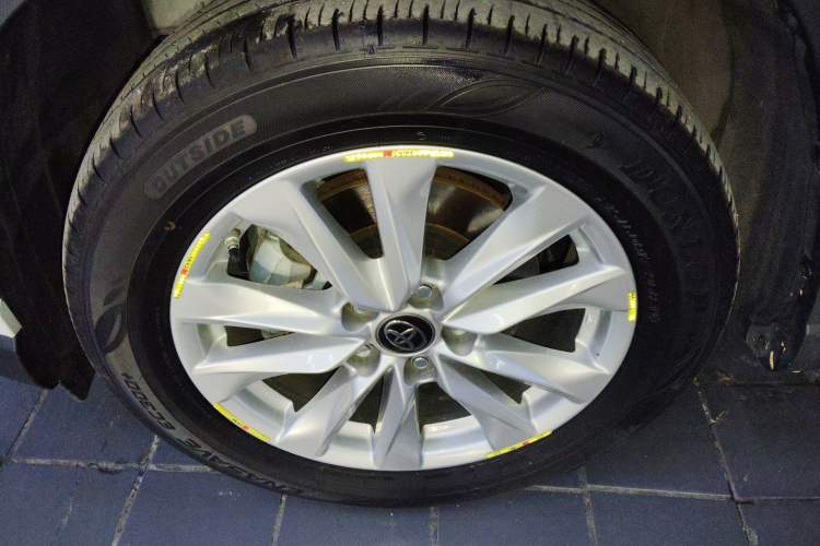 Used Toyota Corolla Cross 2023 2.0L Pioneer Edition Left Front Wheel Hub