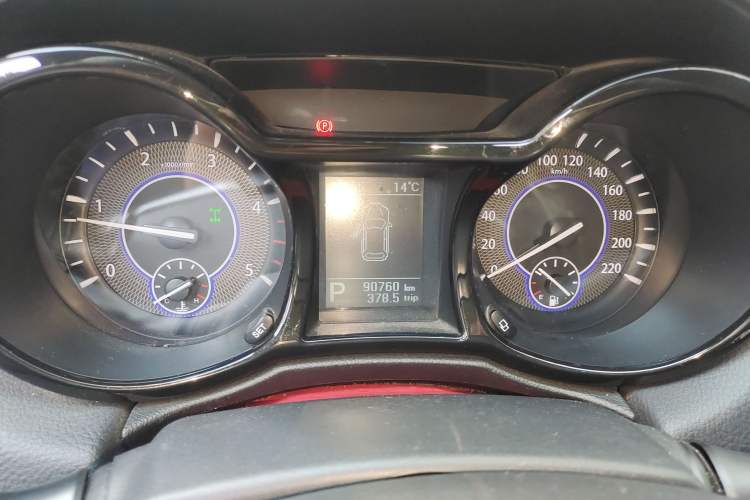 Used JMC Yusheng S350 2014 2.4T Automatic 4x4 Diesel Luxury Version with Sunroof 5 Seats