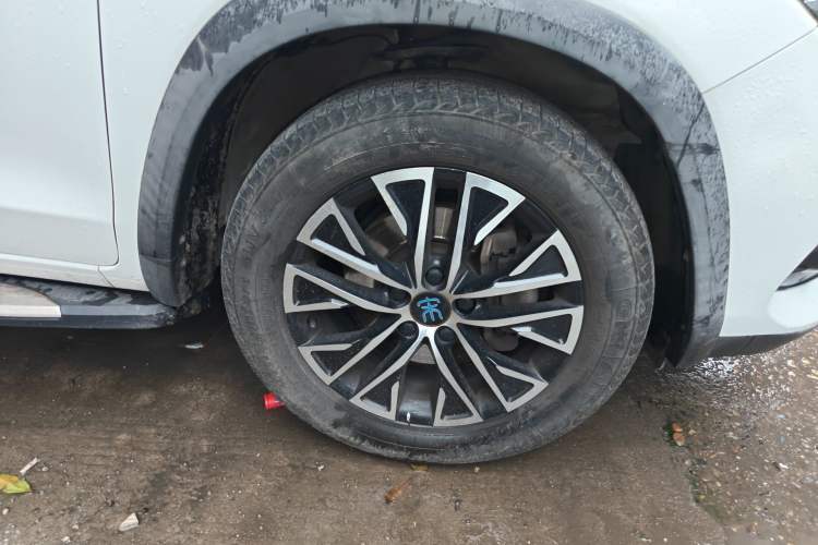 Used BYD Song New Energy 2017 Song DM 1.5TID All-Wheel Drive Luxury Model Right Front Wheel Hub