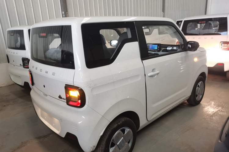 Used Geely Galaxy Panda 2024 Panda Mini 200km Endurance Bear
