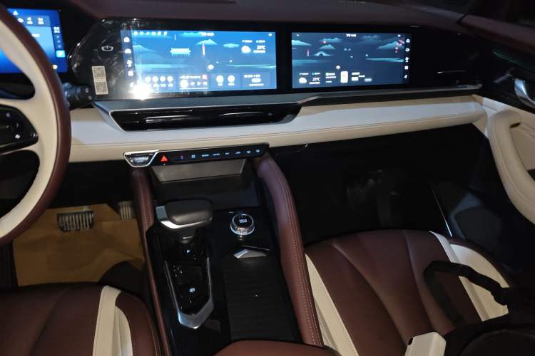 Used Geely Auto Monjaro L 2021 2.0TD DCT EVO Two-Wheel Drive Prestige Version Audio And AC Panel