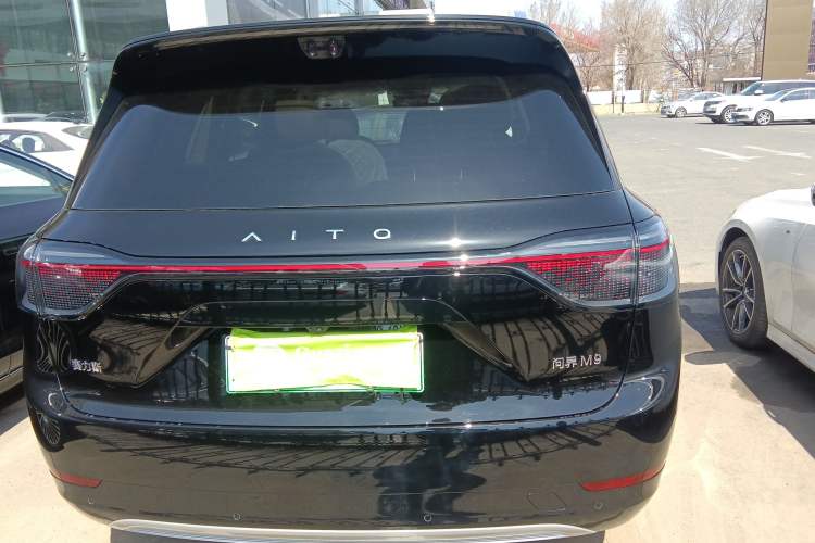 Used Hima AITO M9 2025 Extended-Range Ultra Version 52 kWh 6-Seater
