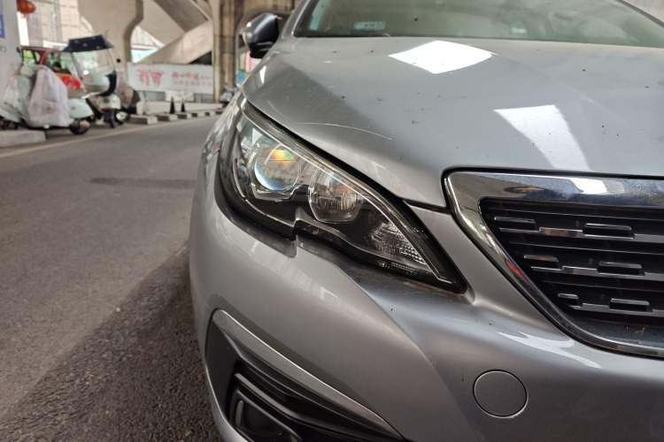 Used Peugeot 308 2016 1.6L Automatic Luxury Edition Right Front Headlight