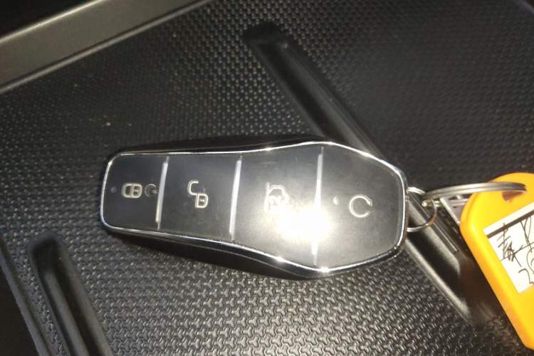 Used BYD Qin PLUS 2025 DM-i Smart Drive 55KM Leading Model Vehicle Key