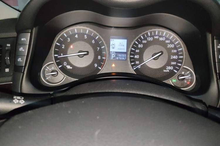 Used Infiniti Q70 2013 Q70L 2.5L Comfort Edition Odometer Close Up