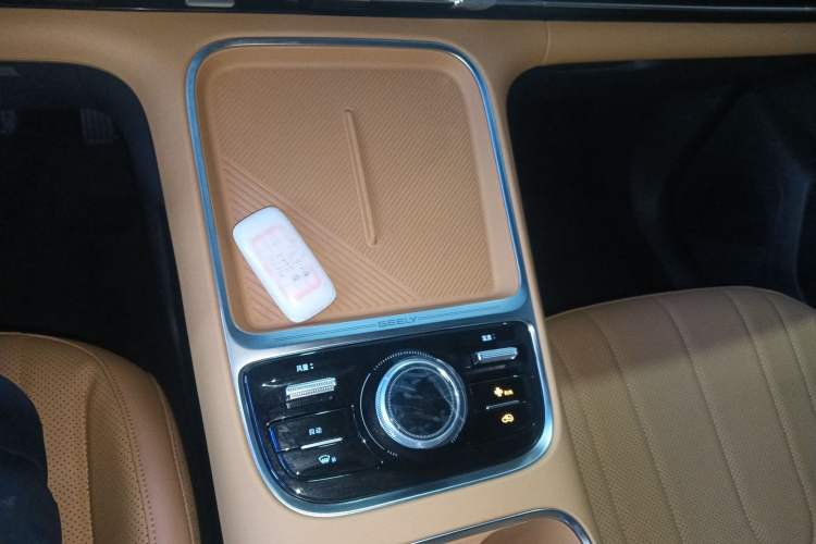 Used Geely Galaxy Galaxy Xingjian 7 EM-i 2025 120km Launch+ Version
