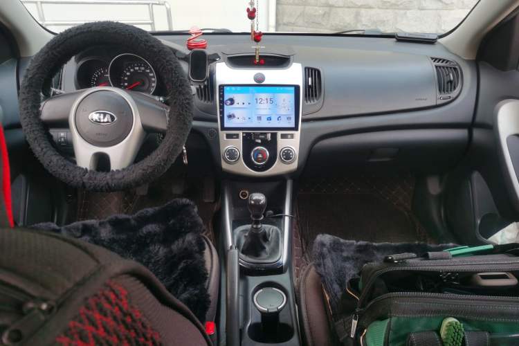 Used Kia Forte 2014 1.6L MT GL Center Console