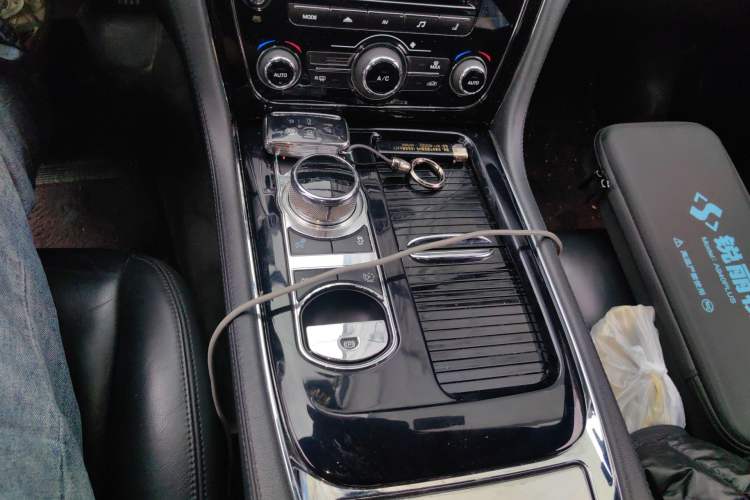 Used Jaguar XJ 2014 XJL 3.0 SC Two-Wheel-Drive Panoramic Business Edition